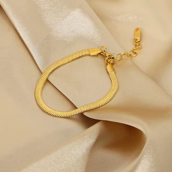 18K Gold Plated Herringbone Bracelet - Picture 6 of 9